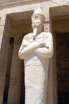 Hatshepsut faraoiaren estatua.