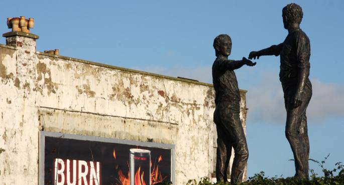 Berradiskidetasunaren estatua Derryn