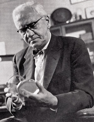 Alexander Fleming, 1945eko Medikuntza Nobel Saria eskuratu zuena.